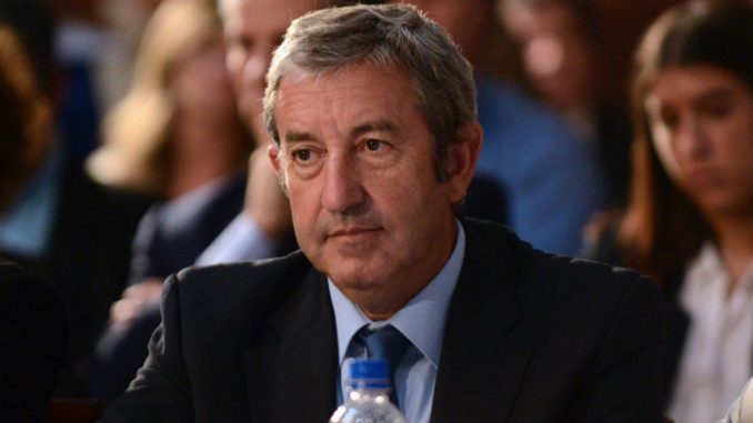 Julio Cobos presentó un proyecto para modificar el uso horario