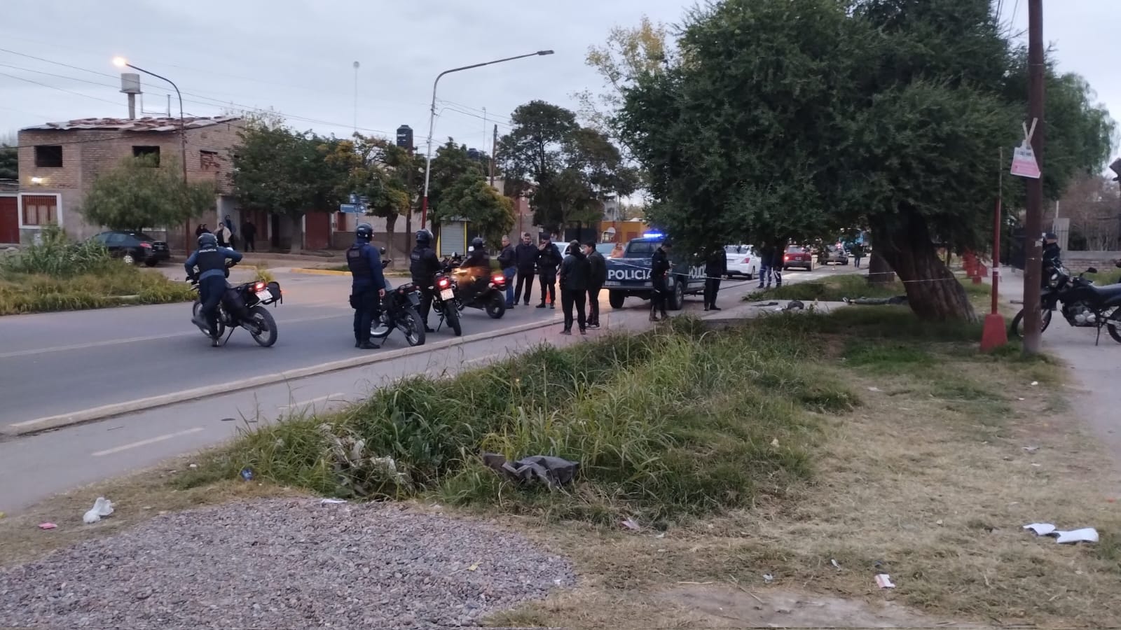 URGENTE: Una mujer policia le disparó a un delincuente y falleció en el momento. Fue correcto lo que hizo?