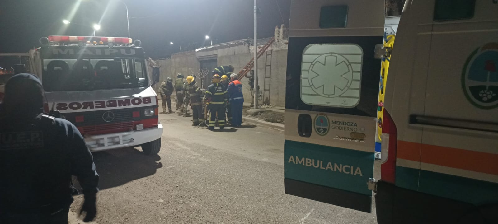 Una persona amenazó con tirarse desde el techo de su vivienda 