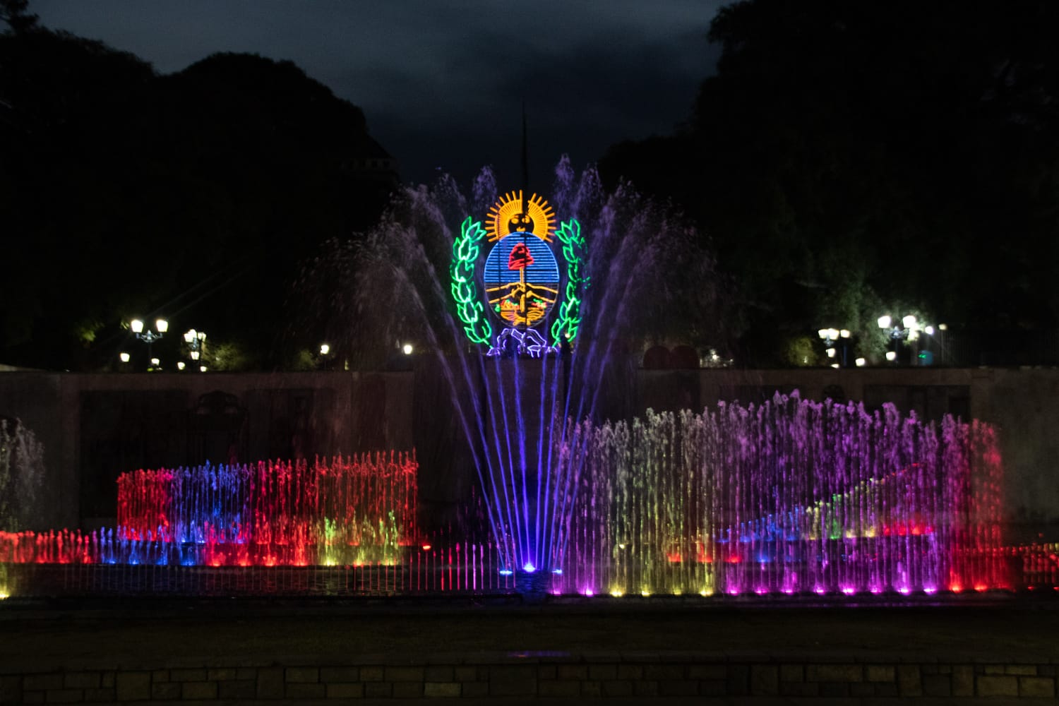 La fuente de aguas danzantes de la plaza independencia estará en mantenimiento por tres dias