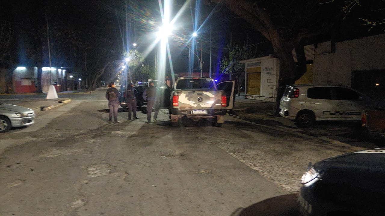 PERSECUSIÓN: Un conductor escapó de la policía y terminó con un herido 