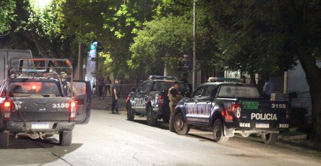 Violento asesinato en el Barrio La Gloria: Un hombre de 29 años fue abatido en plena calle