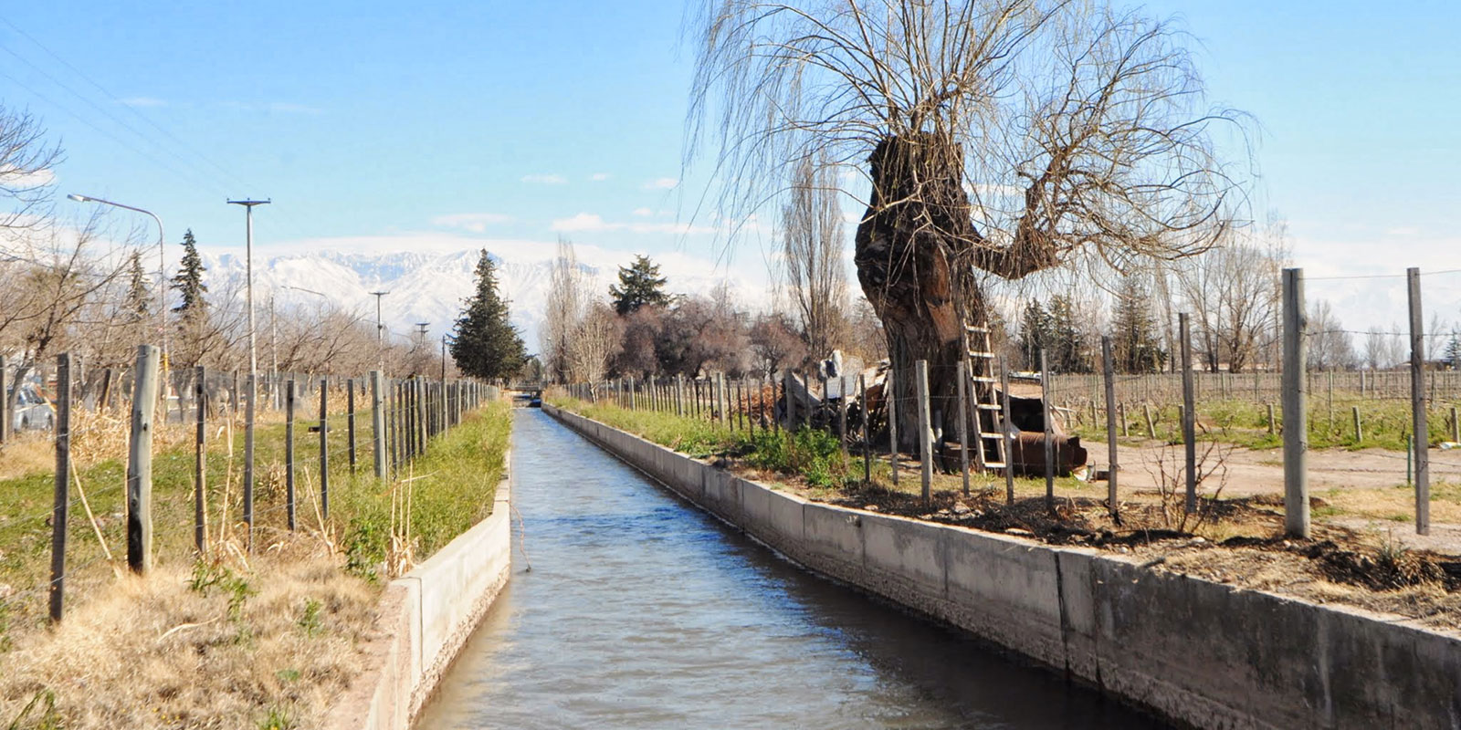 Falleció un bebé de 1 año al caer a un canal de riego
