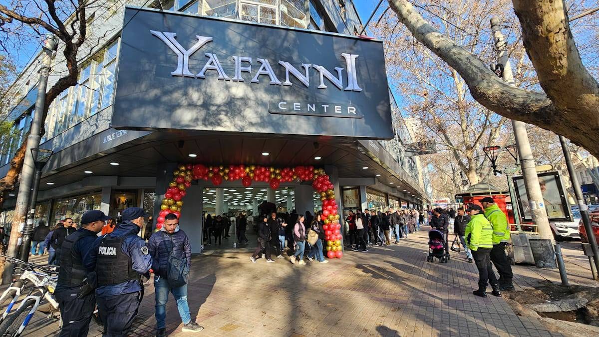 Denuncias de Abusos Laborales en el Bazar Yaffani Center: Trabajadores en Situación Irregular y Condiciones Desfavorables