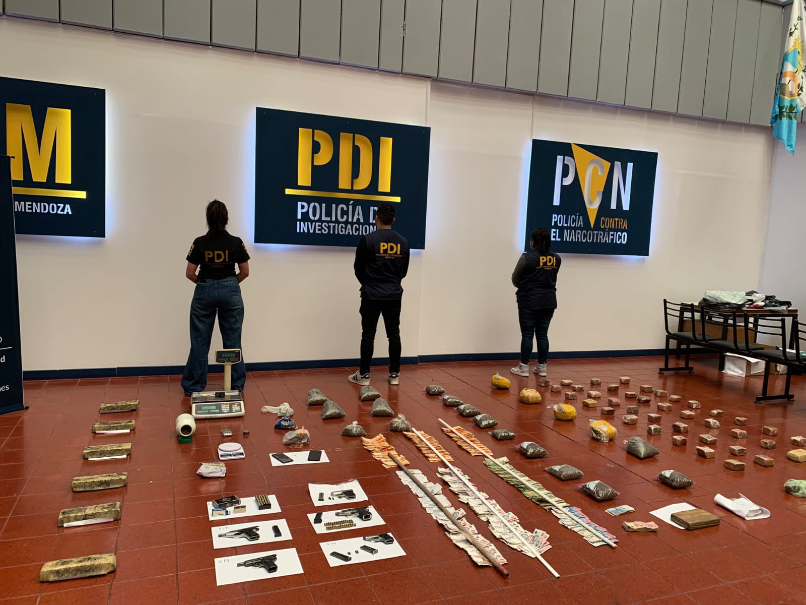 Megaoperativo en Mendoza: 11 allanamientos y 6 detenidos en una amplia redada policial