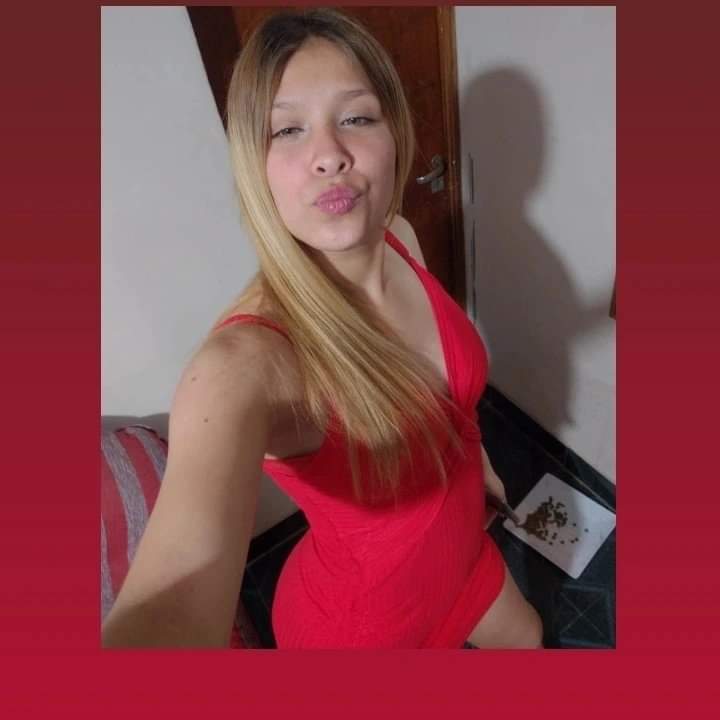 Una joven se encuentra en estado crítico tras recibir un golpe de una botella en la cabeza