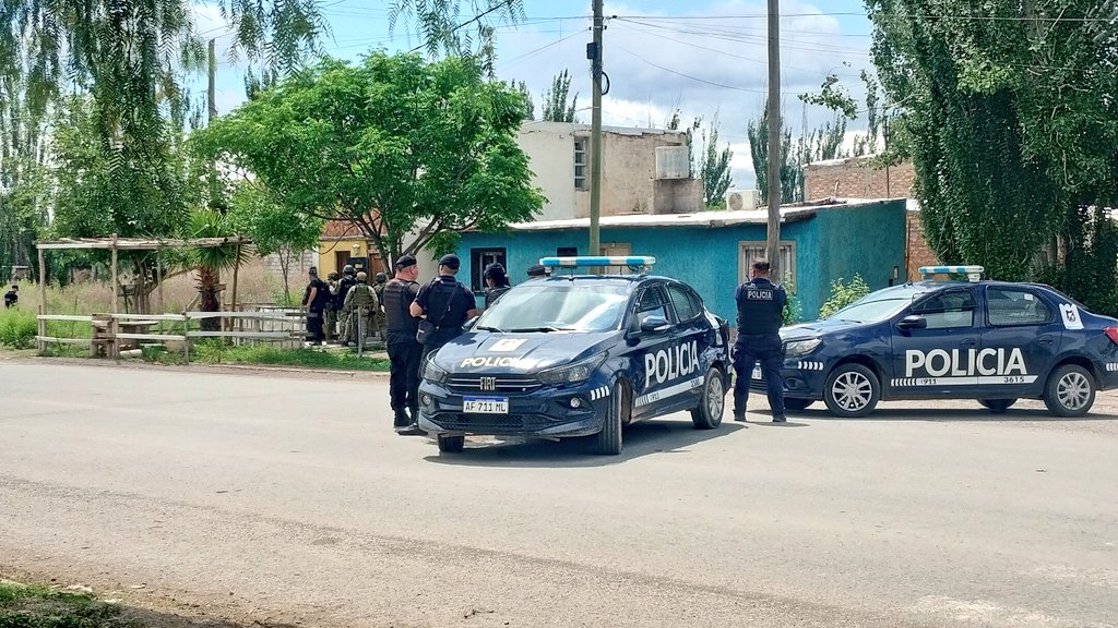 URGENTE: Un hombre se atrincheró en su vivienda en Las Heras