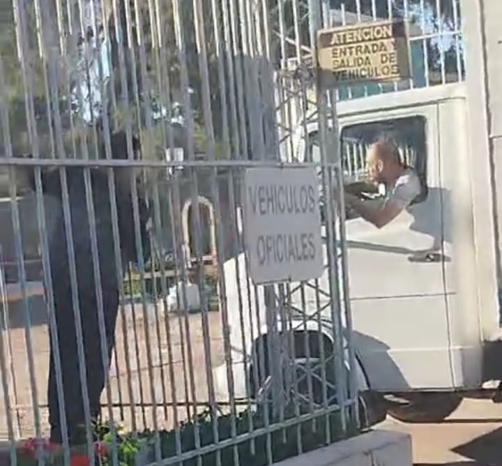 Un hombre embistió el portón del penal San Felipe con un camión para liberar a su primo detenido