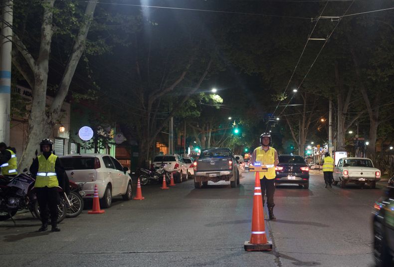 Conductora alcoholizada chocó contra un móvil policial en Aristides 