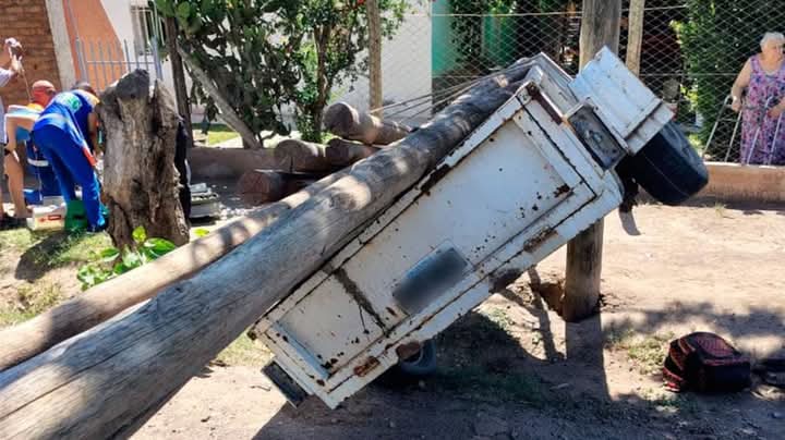 Tragedia en Junin: un tráiler se desprendió de una camioneta y mató a una mujer