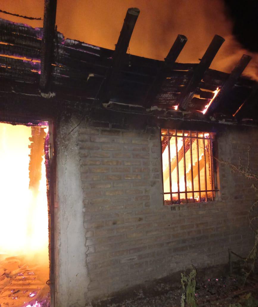 Incendio en tres viviendas del B° San Vicente: investigan posible venganza vinculada a la muerte de un menor