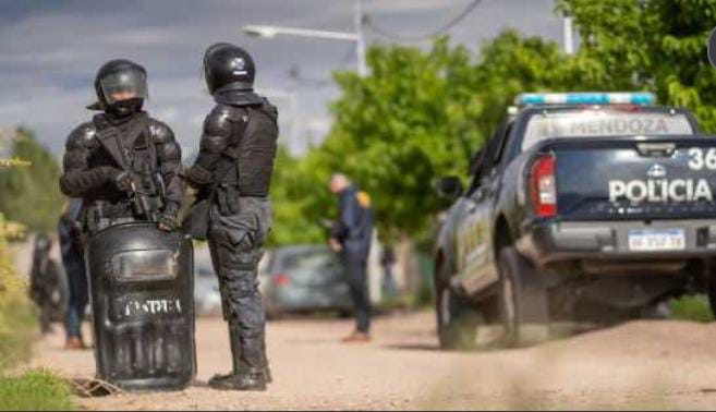 Un adolescente de 16 años baleado en La Favorita: se encuentra grave en el Hospital Central