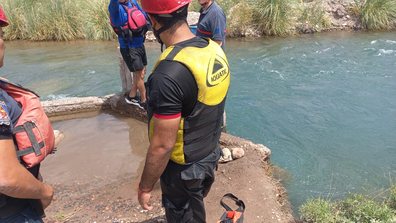 Tragedia en Luján: una menor perdió la vida tras quedar atrapada en un caño del río Mendoza