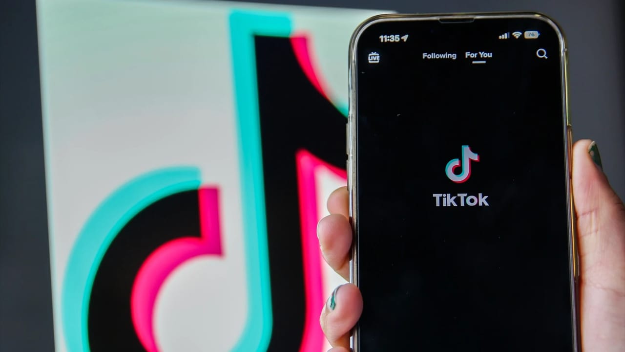 Tres estudiantes atacaron y sometieron a otro por hacer un reto viral de Tik Tok en una escuela de Godoy Cruz 