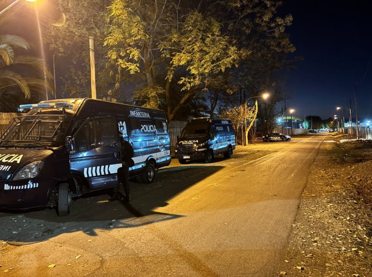 Grave tiroteo en Las Heras deja cuatro heridos: un joven lucha por su vida tras recibir tres disparos en la cabeza