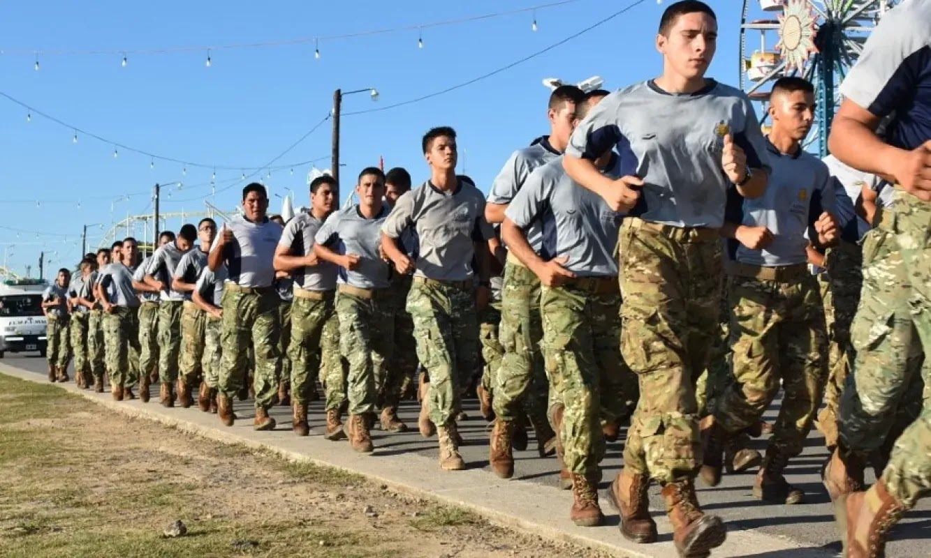 El Gobierno anunció el servicio militar voluntario para jóvenes de entre 18 y 28 años