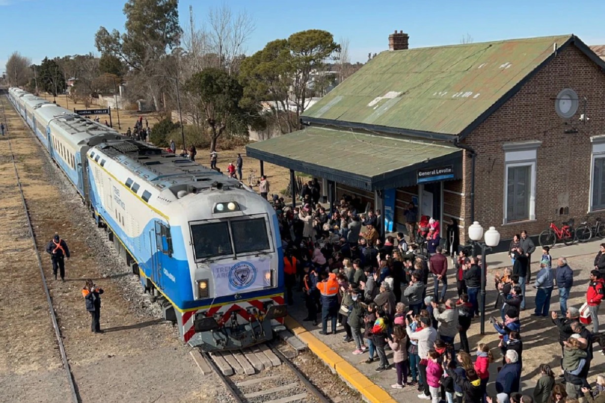 Vuelve el tren al este mendocino: como funcionará y hasta donde llegará 
