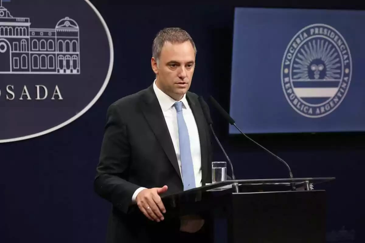 El Gobierno eliminó la jornada no laborable del Día del Trabajador del Estado y desató polémica
