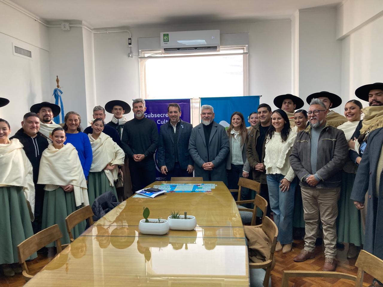 El Gobierno de Mendoza organiza una gran peña para el dia de la Independencia