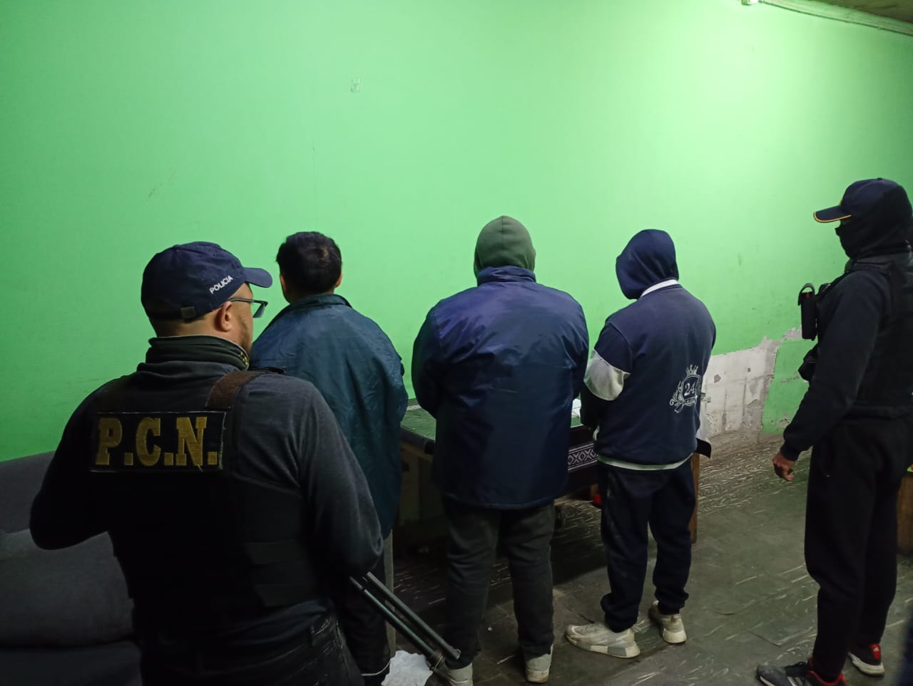 Golpe al narcotrafico en Mendoza: cinco detenidos y droga secuestrada en operativos simultáneos