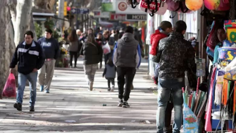 Como abrirán los comercios el feriado del viernes 15 de agosto