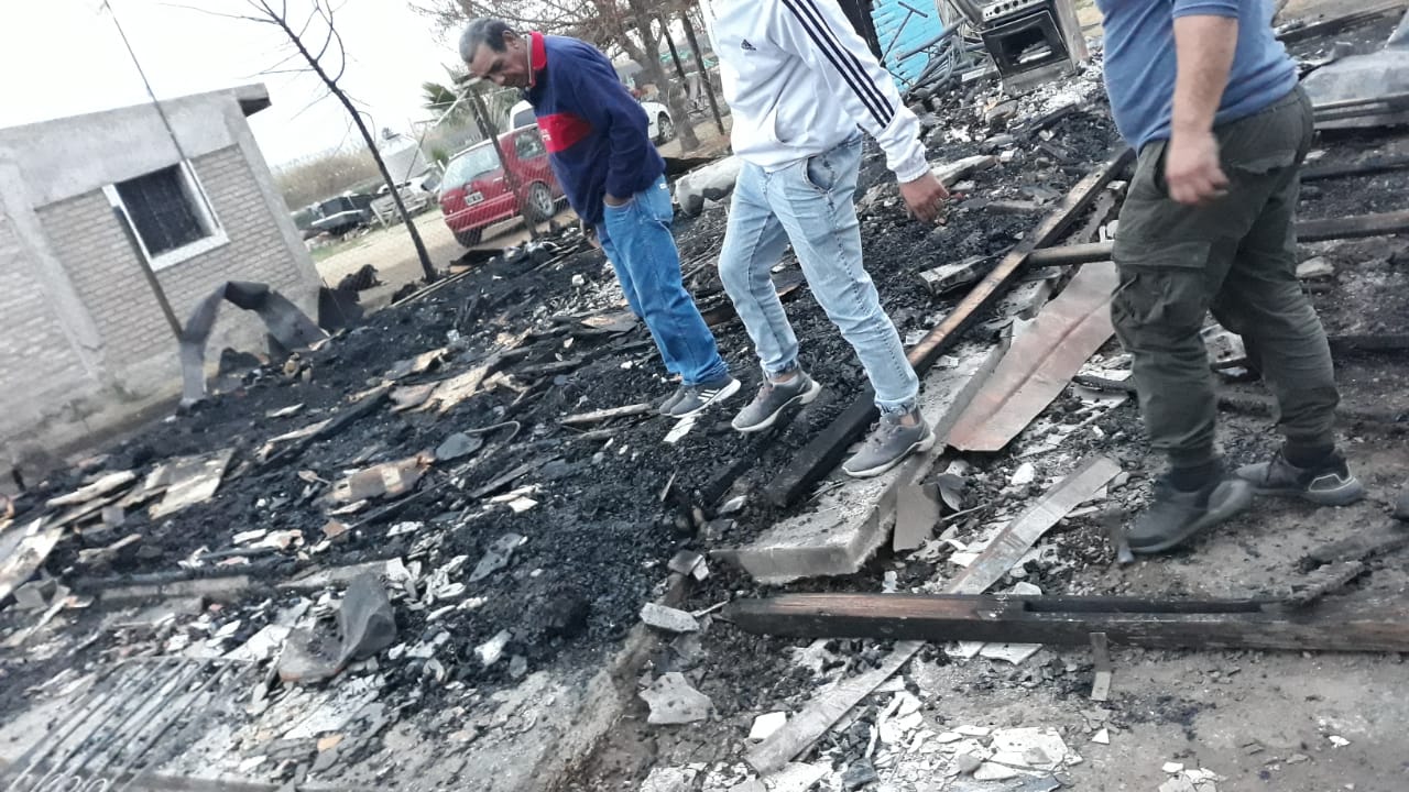 Voraz incendio consumió toda su vivienda, sufrió pérdida totales y hoy precisa de la ayuda de todos los mendocinos.
