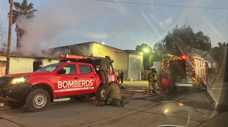 Feroz incendio en Las Heras dejó a un hombre gravemente herido