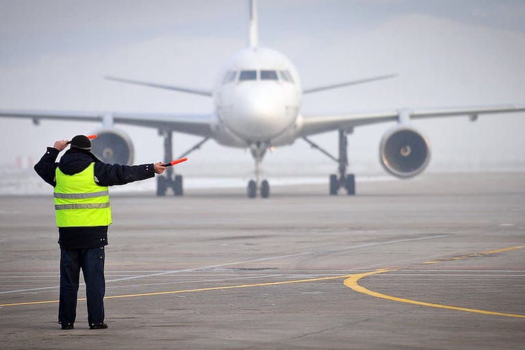 Protesta sindical en aeropuertos: este lunes podría haber demoras en todo el país