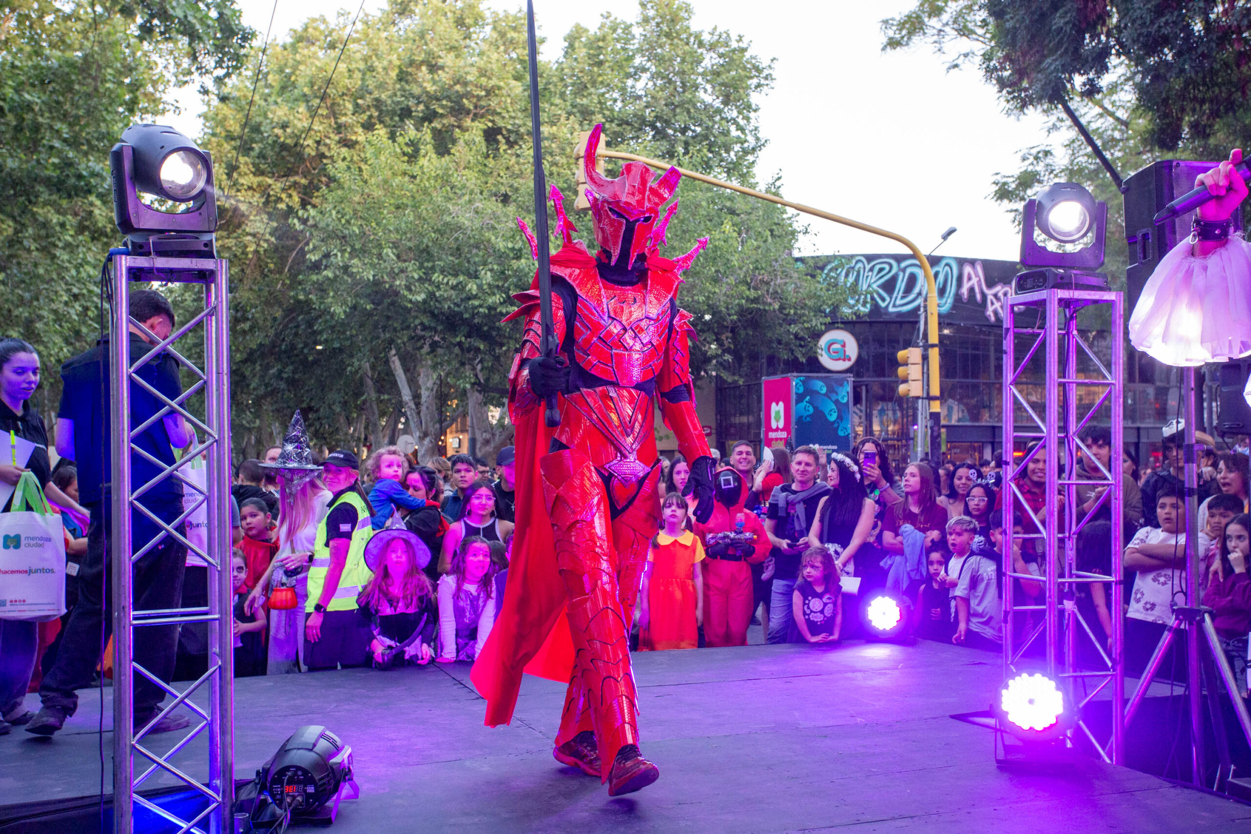 El éxito de Halloween en la Arístides contó con 10.000 visitantes