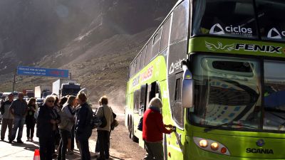 Un colectivo mendocino que viajaba a un tour de compras fue asaltado por cinco vehiculos en Chile