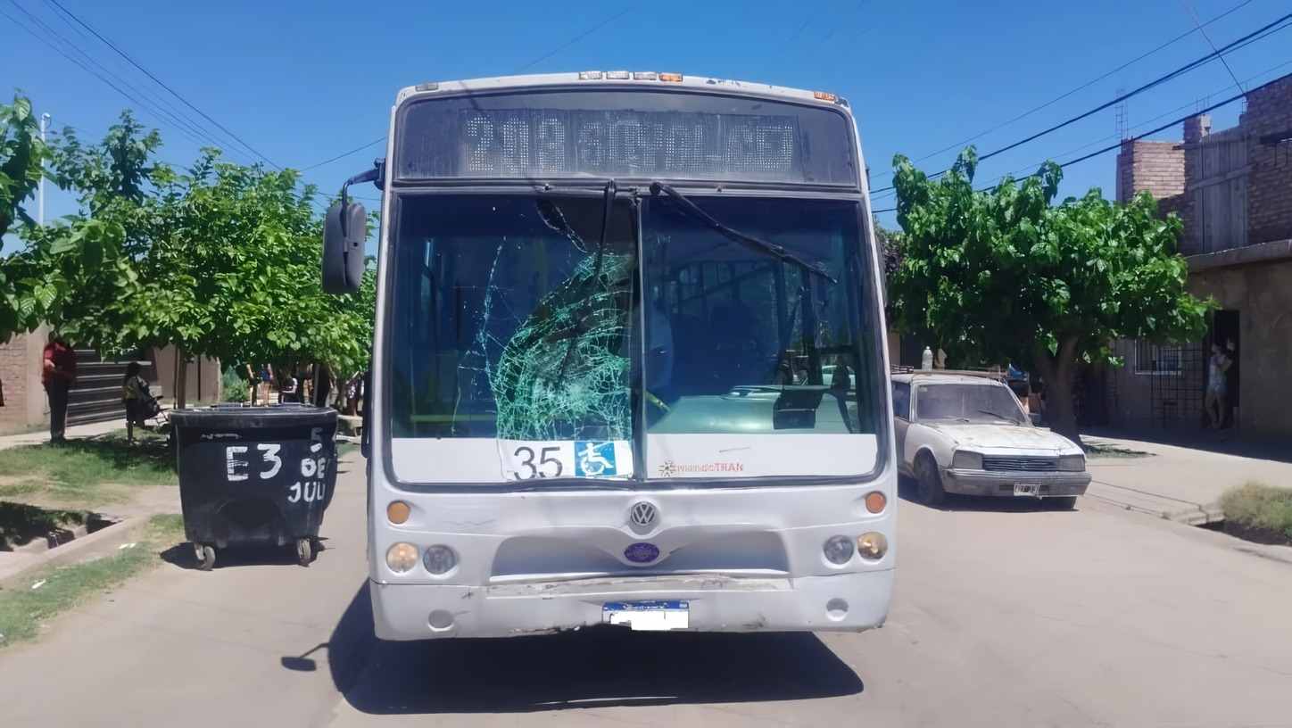 Accidente fatal en Guaymallén: una motociclista murió tras chocar con un colectivo