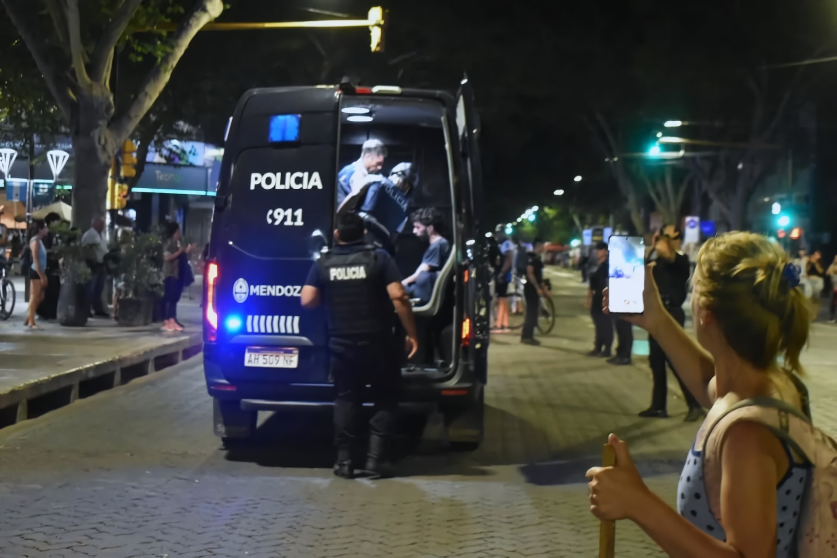 Fuerte represión policial en una marcha antiminera dejó heridos y detenidos en Mendoza