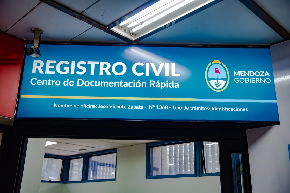 El reclamo de miles de personas por el insólito retraso en la entrega de documentos nacionales en Mendoza