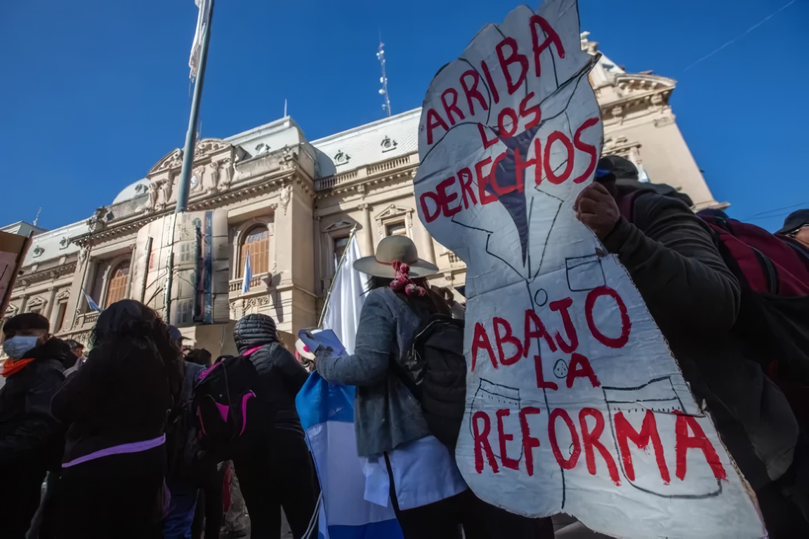 El debate por la Reforma Laboral: las primeras protestas generalizadas
