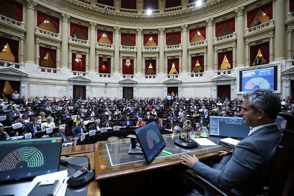 Mientras avanza el Presupuesto 2026, el gobierno no logró derogar dos leyes fundamentales