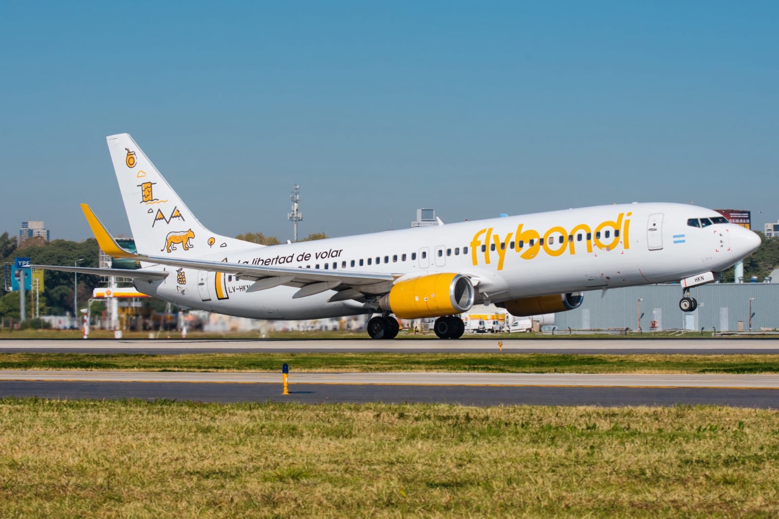 Flybondi continua cancelando vuelos y afectó a más de 22 mil pasajeros