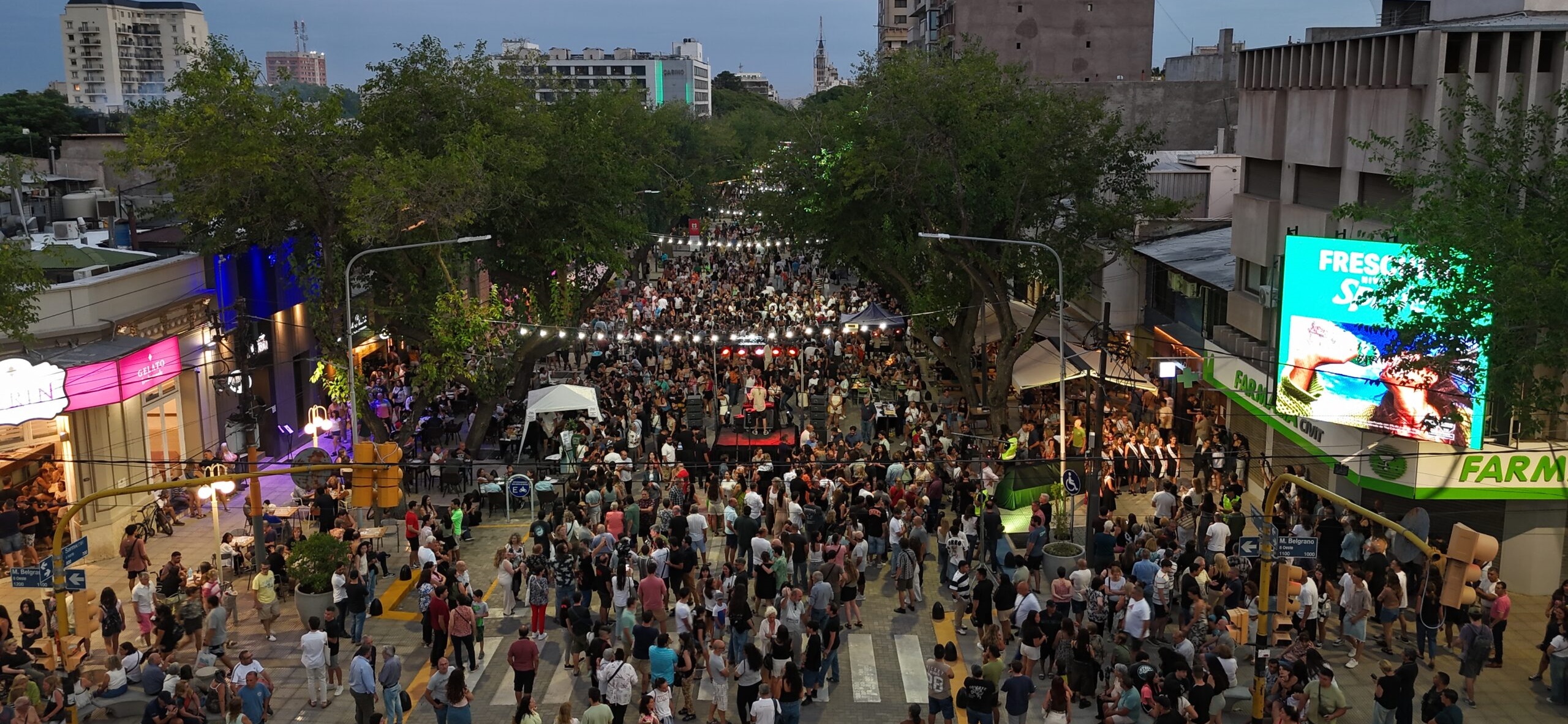 Gran inauguración de la Avenida Sarmiento en la ciudad de Mendoza