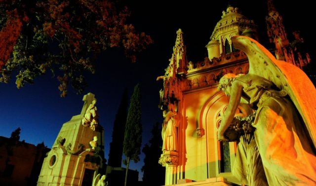 El cementerio de Ciudad invita a conocer la historia mendocina mediante una visita nocturna 