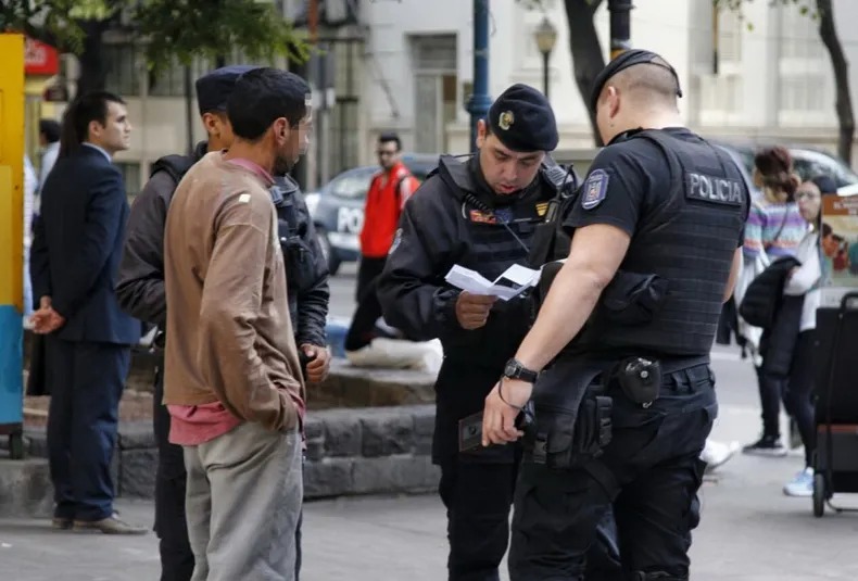 Detuvieron a un hombre con pedido de captura en Maipú