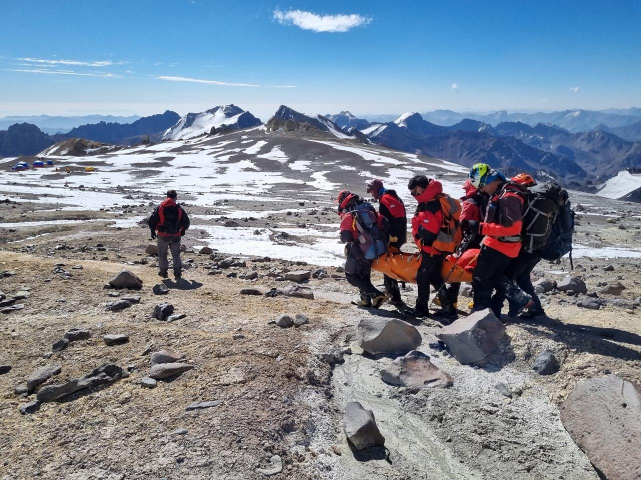 Rescataron a un andinista extranjero en alta montaña