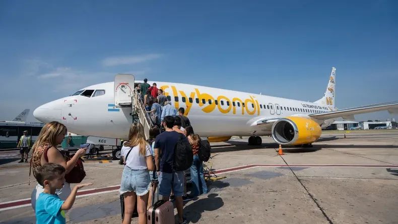 Complicada situación de la aerolínea Floybondi: continúan suspendiendo vuelos