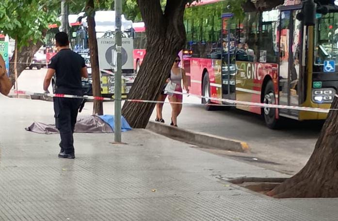 Un hombre en situación de calle falleció en la vía pública en Ciudad de Mendoza