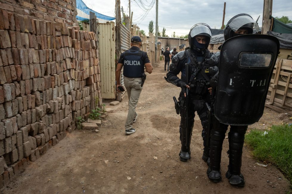Megaoperativo en Las Heras: realizaron 30 allanamientos y detuvieron a cinco personas por robos reiterados