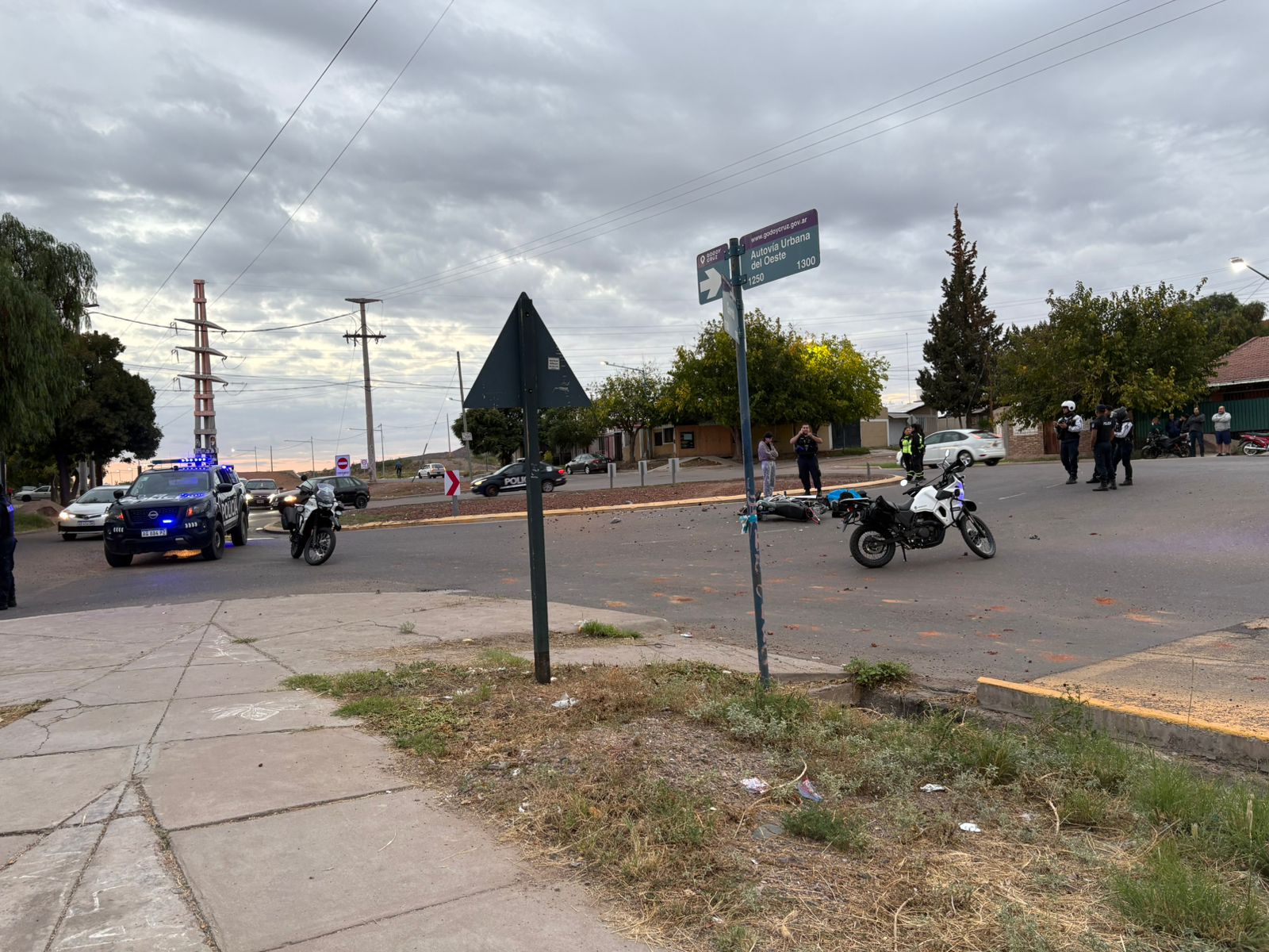 Trágico accidente en Godoy Cruz: murió una joven de 21 años tras caer de una moto