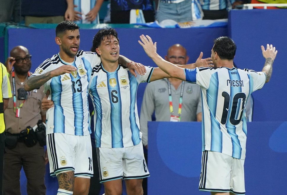EN VIVO: Lisandro Martínez pone el 2 a 1 para Argentina