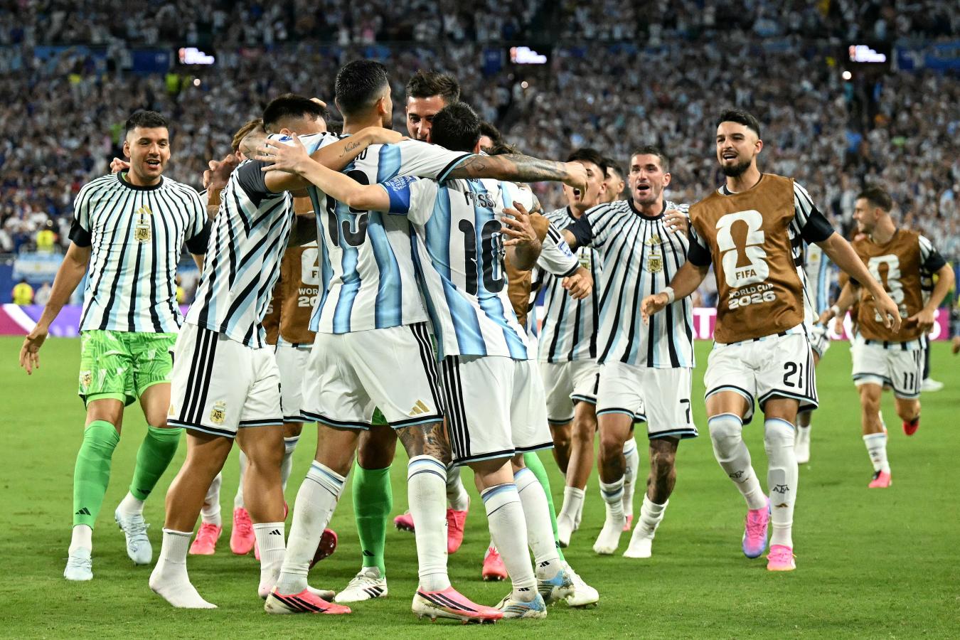 Argentina a octavos de final tras ganar 3 a 2 ante Cabo Verde