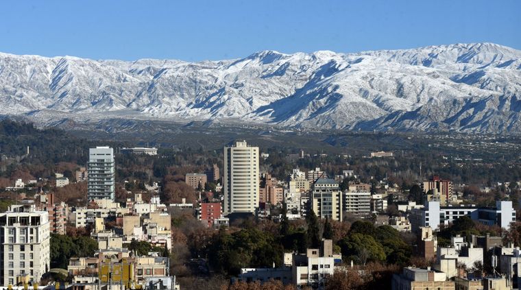 Asi estará el tiempo en Mendoza para los próximos días: zonda y un nuevo ingreso de frente frio 