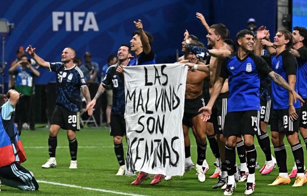 La bandera en los festejos de Argentina que podría derivar en una sanción  a AFA